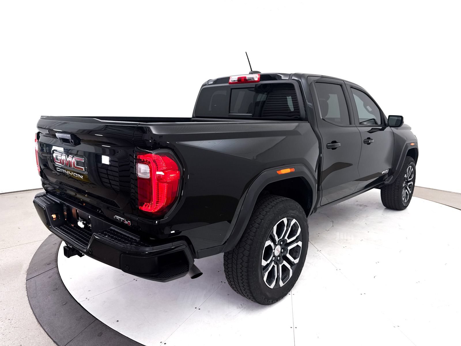 Used 2023 GMC Canyon AT4 w/ AT4 Premium Package AWD/4WD image 17
