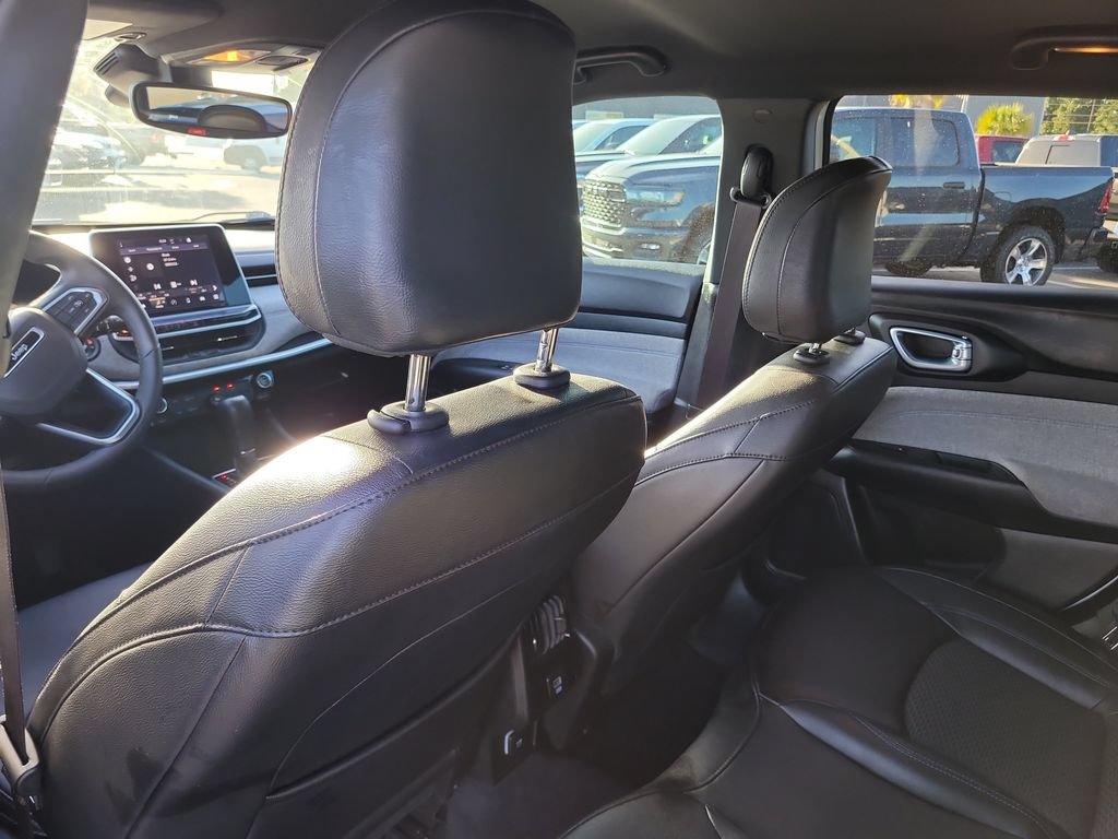 Certified 2025 Jeep Compass Latitude AWD/4WD image 11