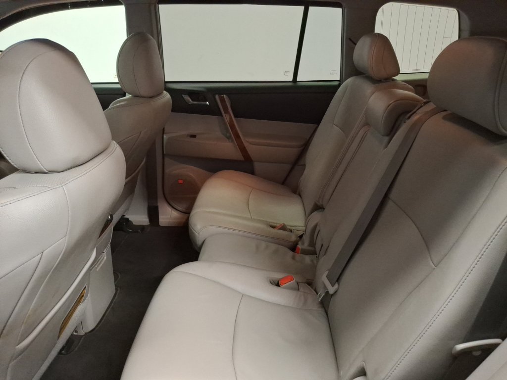 Used 2012 Toyota Highlander Limited w/ Tow Pkg AWD/4WD image 14
