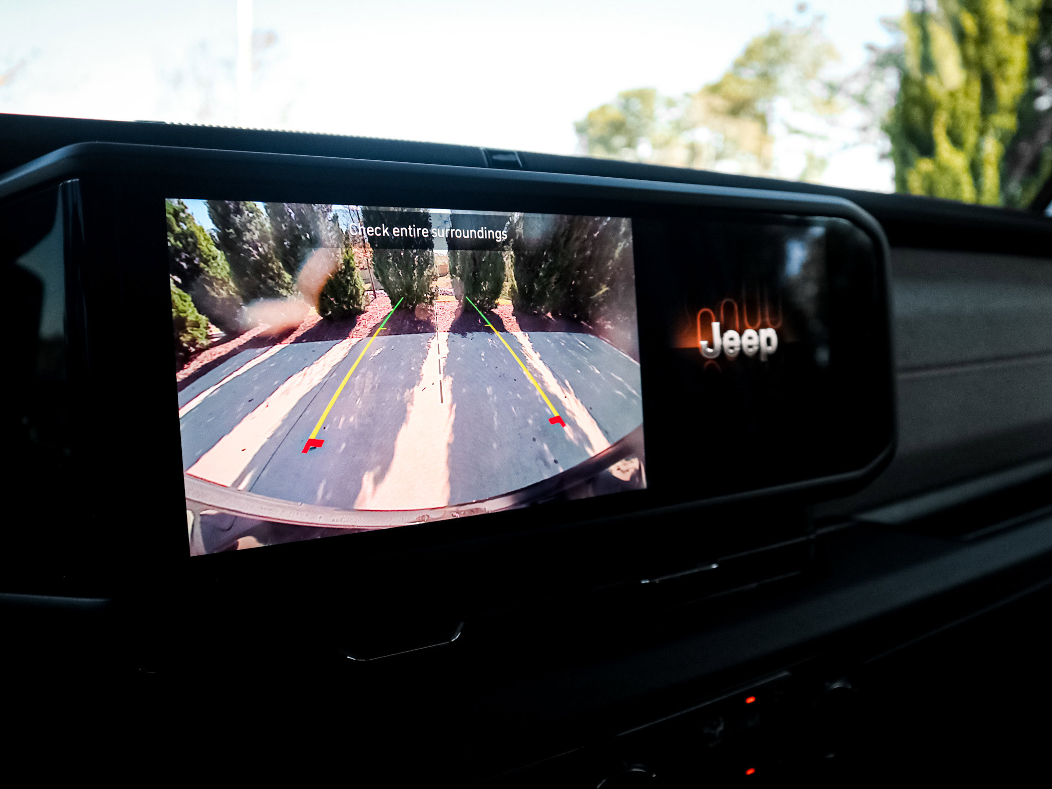 Used 2025 Jeep Wrangler Sahara image 24