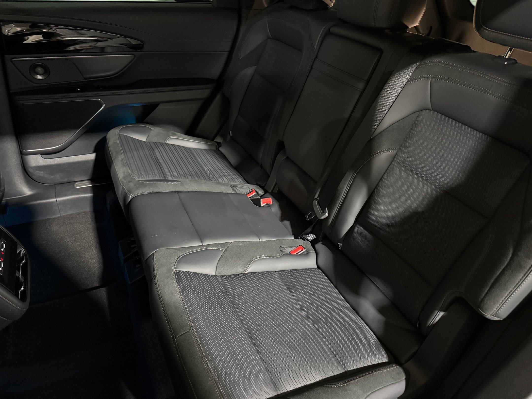 Used 2025 Lincoln Nautilus Reserve w/ Jet Appearance Package AWD/4WD image 44