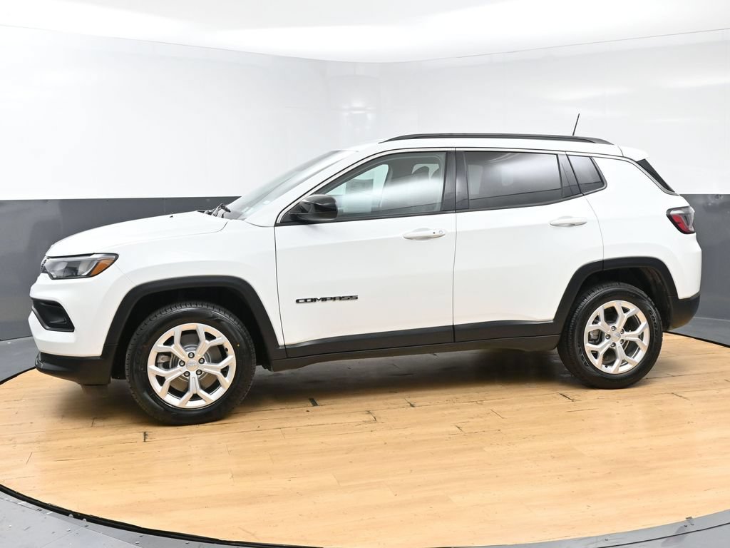 Used 2024 Jeep Compass Latitude AWD/4WD image 6