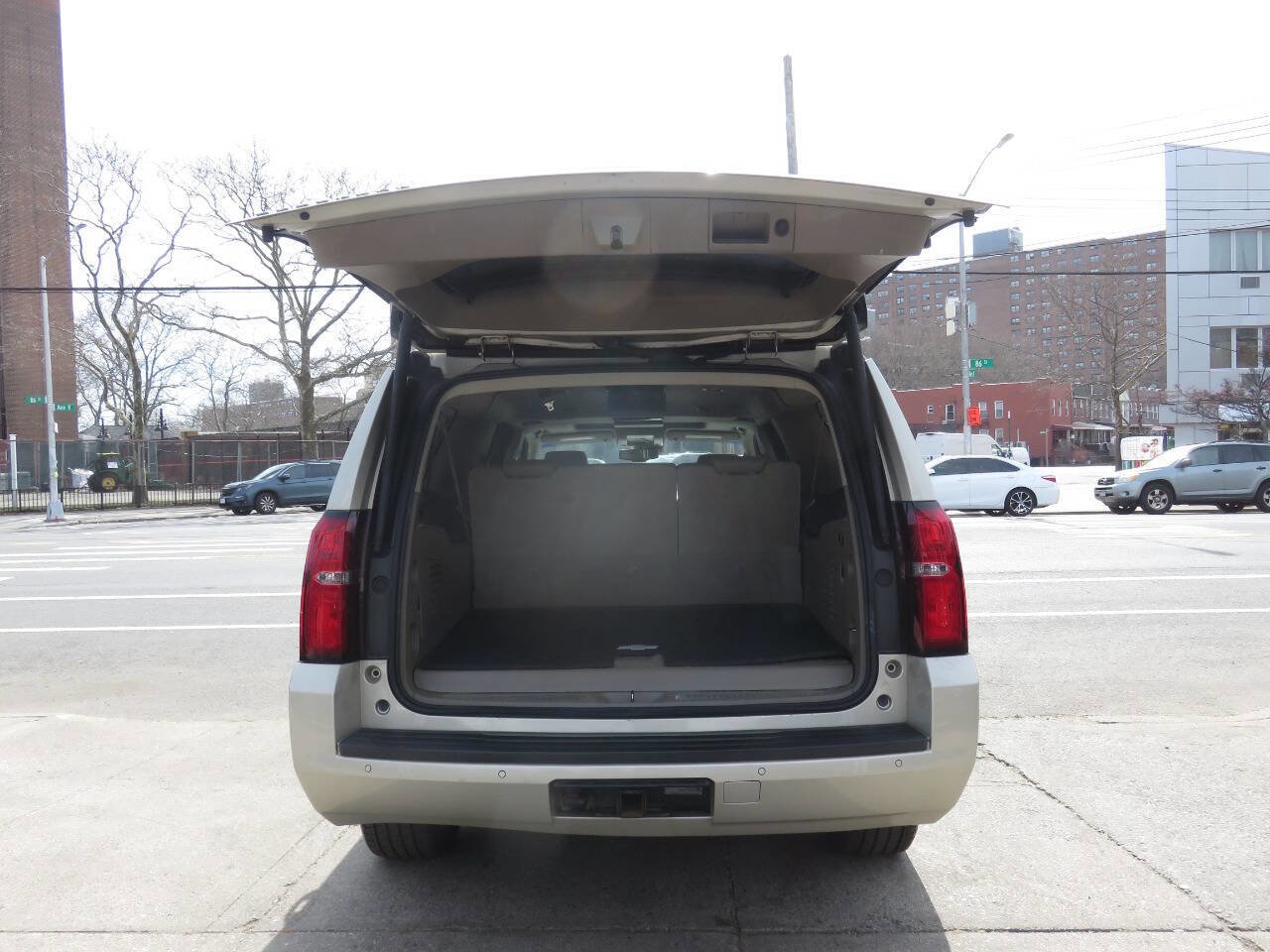 Used 2016 Chevrolet Suburban LT image 27