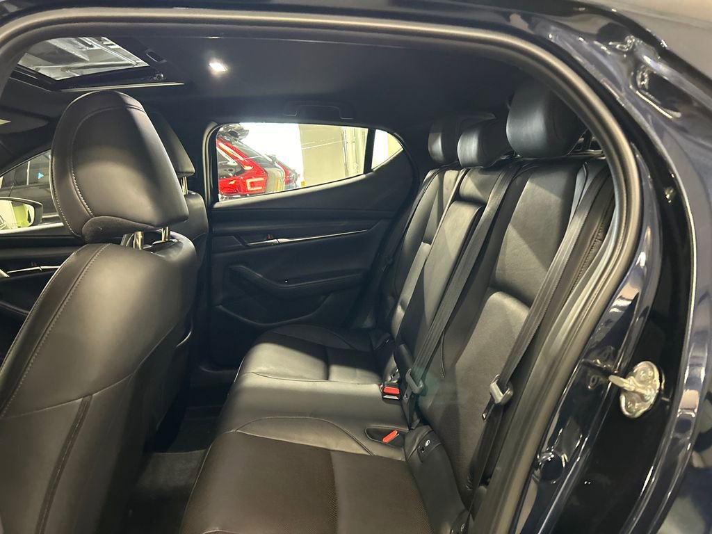 Used 2019 MAZDA MAZDA3 Hatchback w/ Premium Package image 22