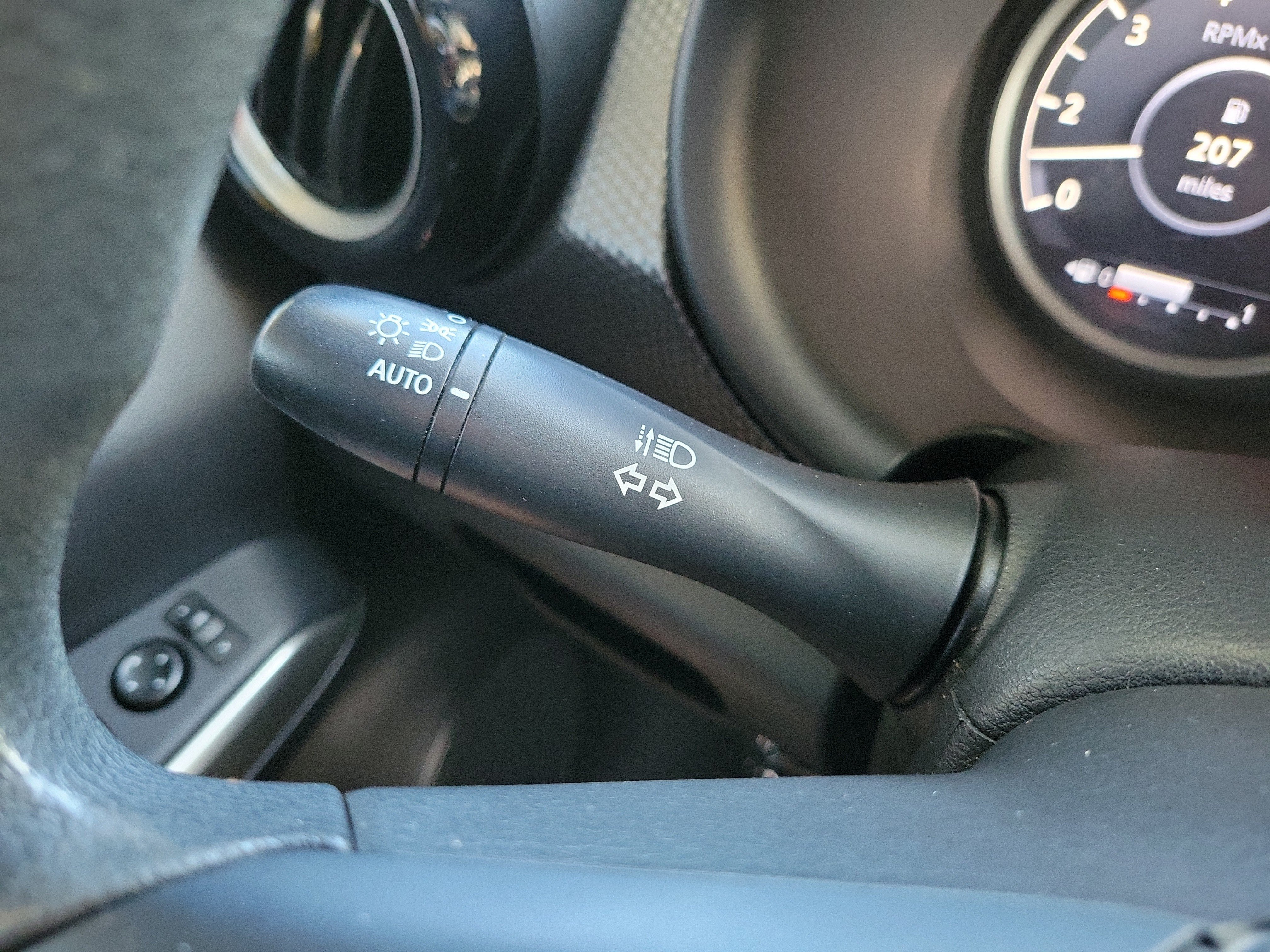 Used 2020 Nissan Kicks SV FWD image 28