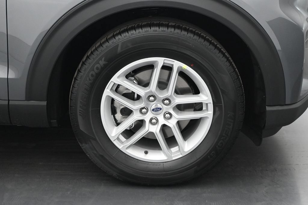 New 2026 Ford Explorer Active RWD image 23