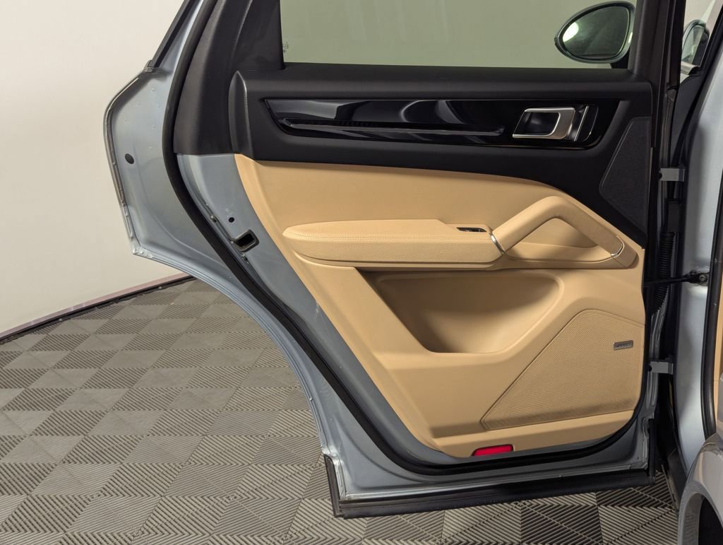 Used 2022 Porsche Cayenne Coupe image 53