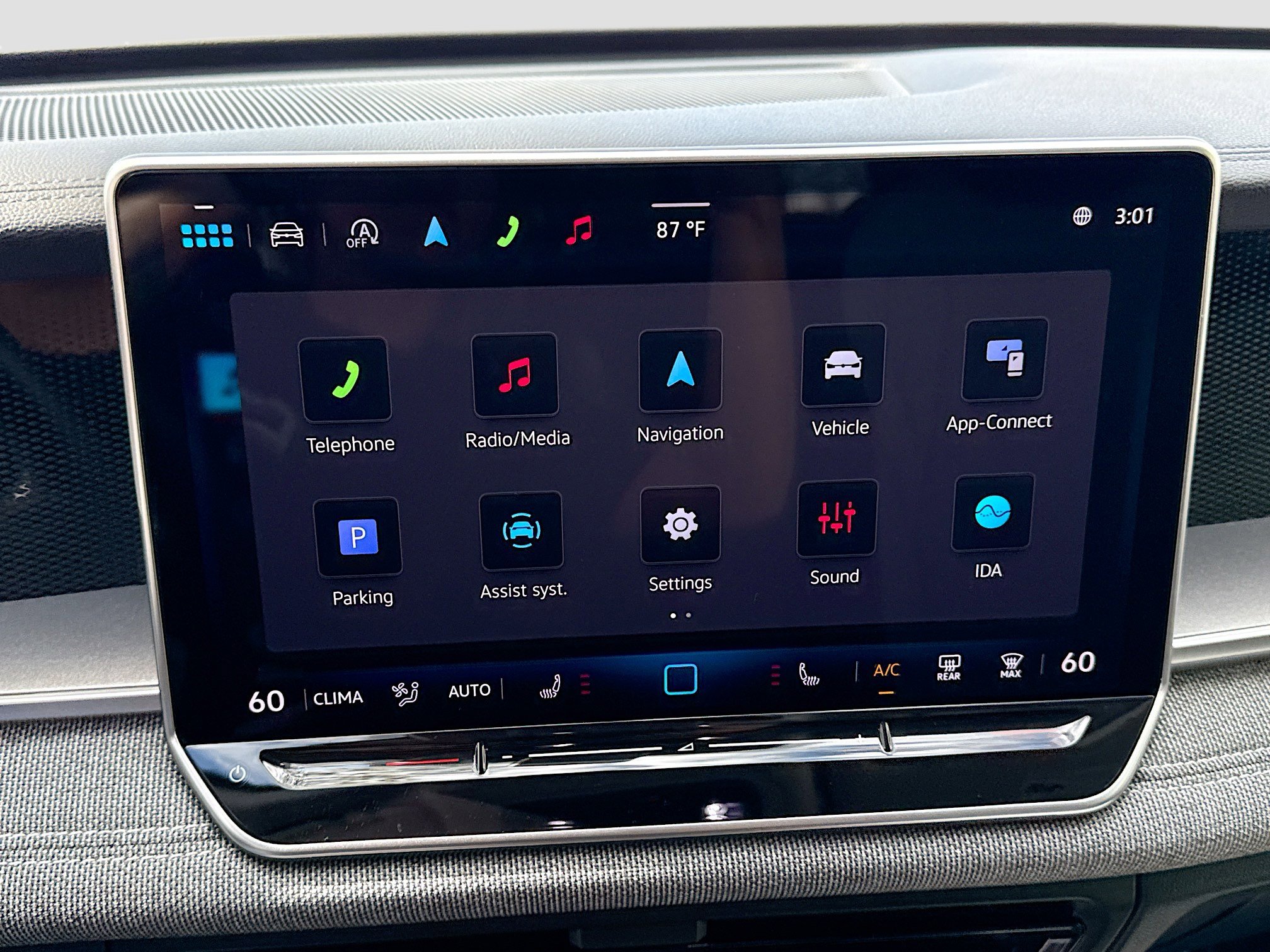 Used 2025 Volkswagen Tiguan S image 28