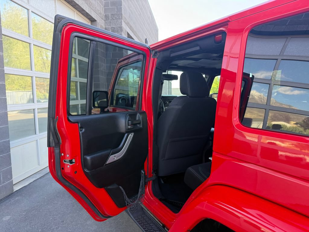 Used 2018 Jeep Wrangler Unlimited Sahara w/ Max Tow Package AWD/4WD image 28