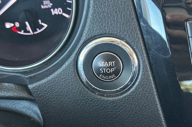 Used 2016 Nissan Rogue SV w/ SV Premium Package image 27