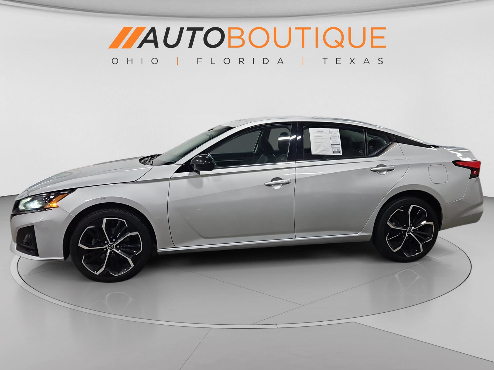 Used 2023 Nissan Altima 2.5 SR AWD/4WD image 2
