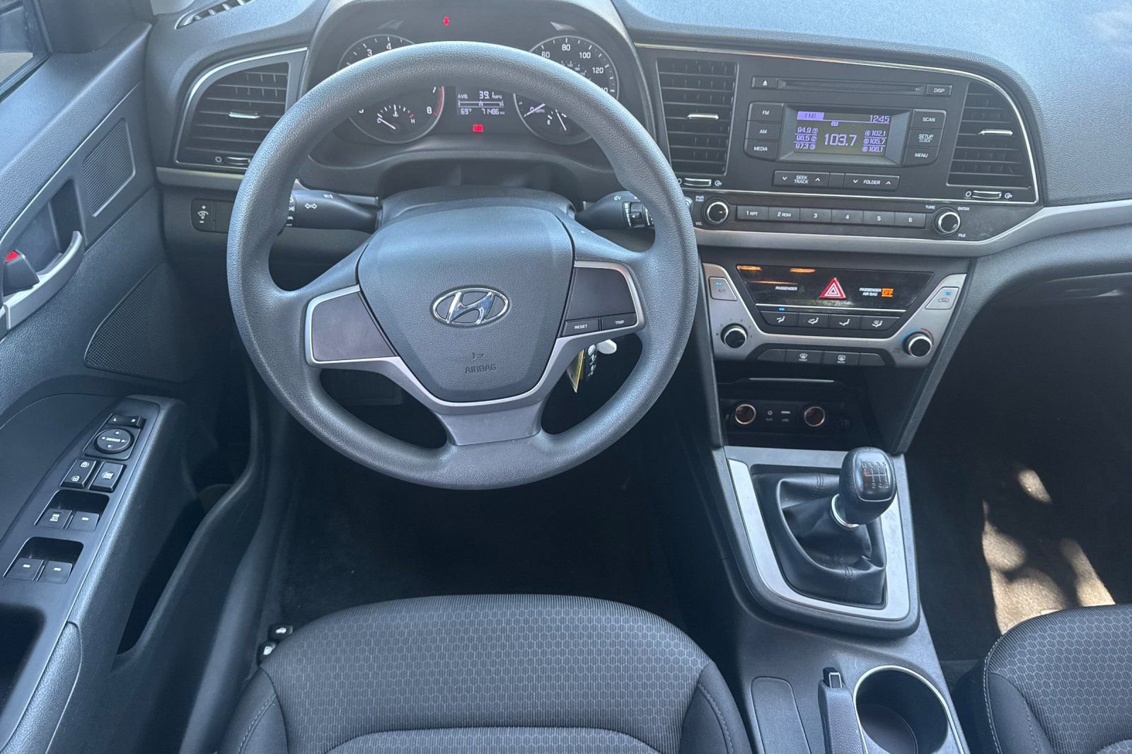 Used 2018 Hyundai Elantra SE FWD image 14