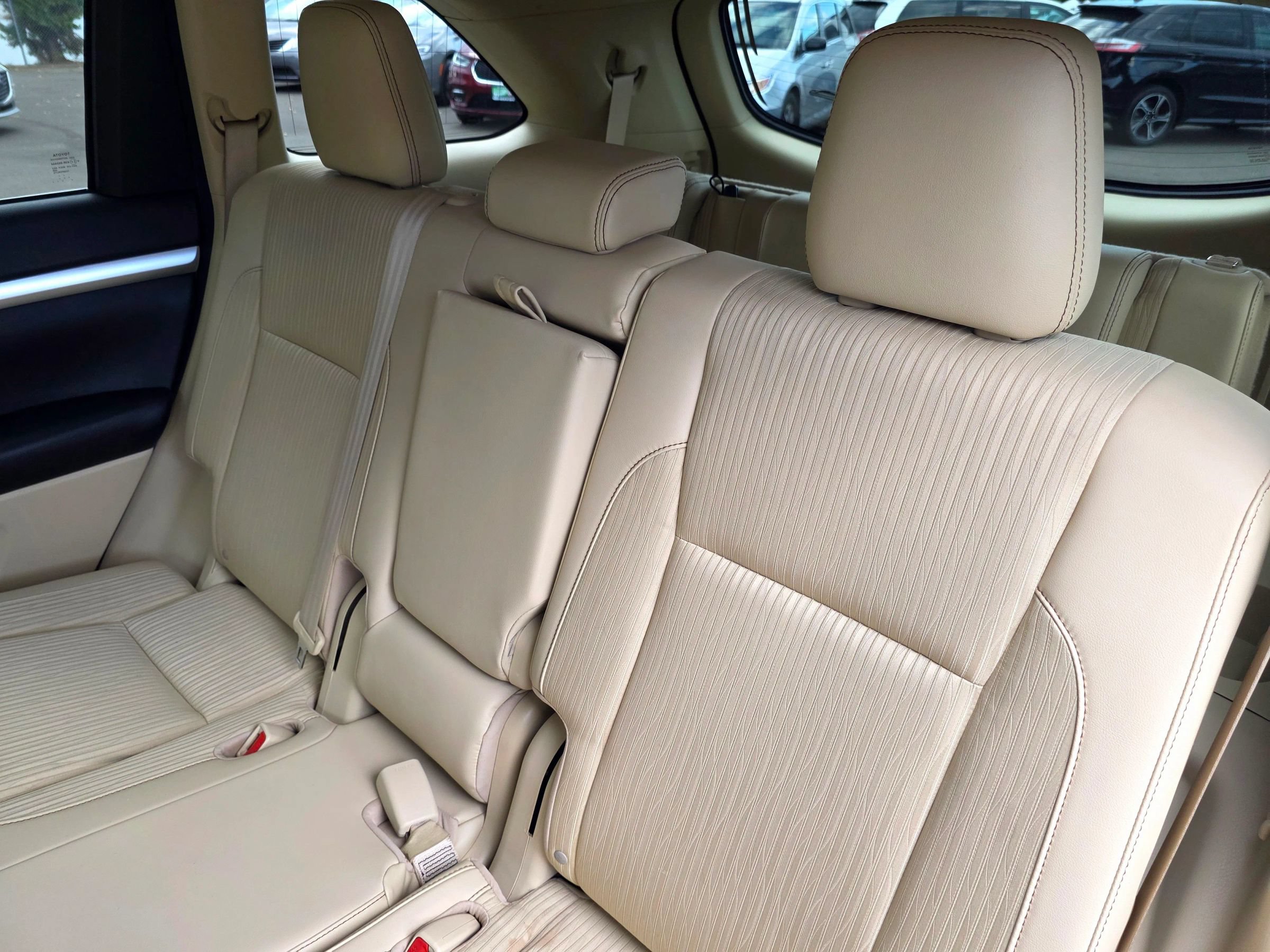 Used 2016 Toyota Highlander LE AWD/4WD image 47