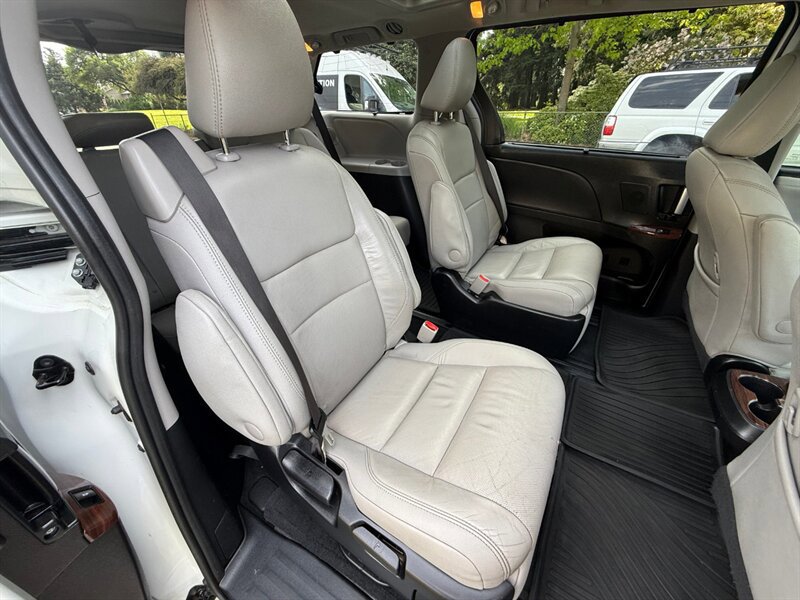 Used 2017 Toyota Sienna Limited FWD image 13