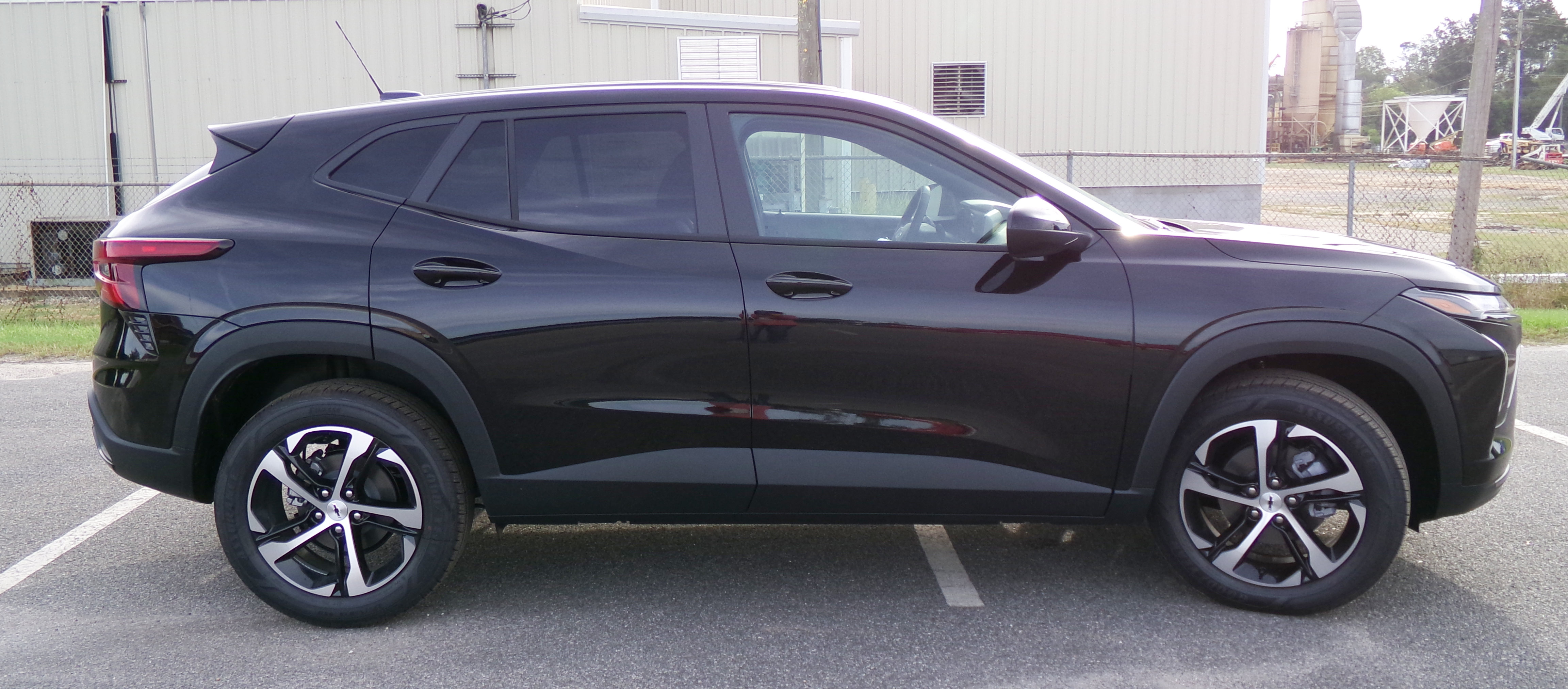 New 2026 Chevrolet Trax RS w/ Sunroof Package FWD image 6
