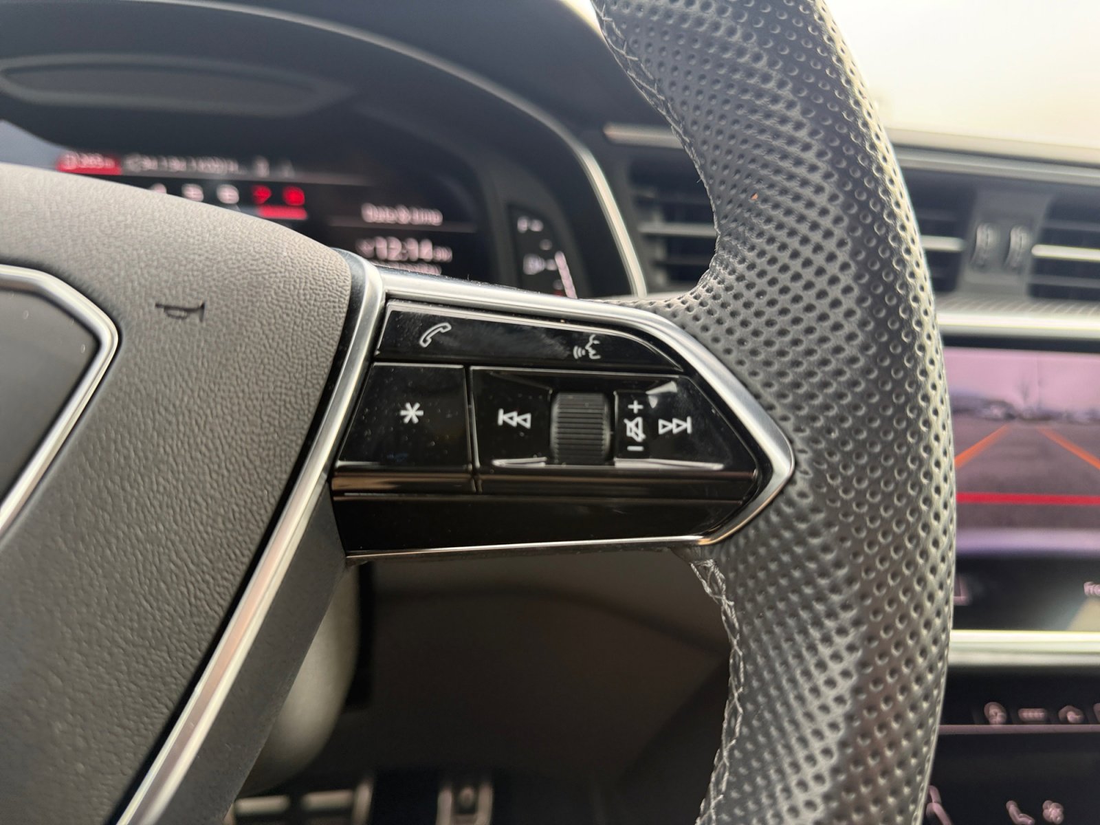 Used 2021 Audi S6 Prestige w/ Prestige Package image 31