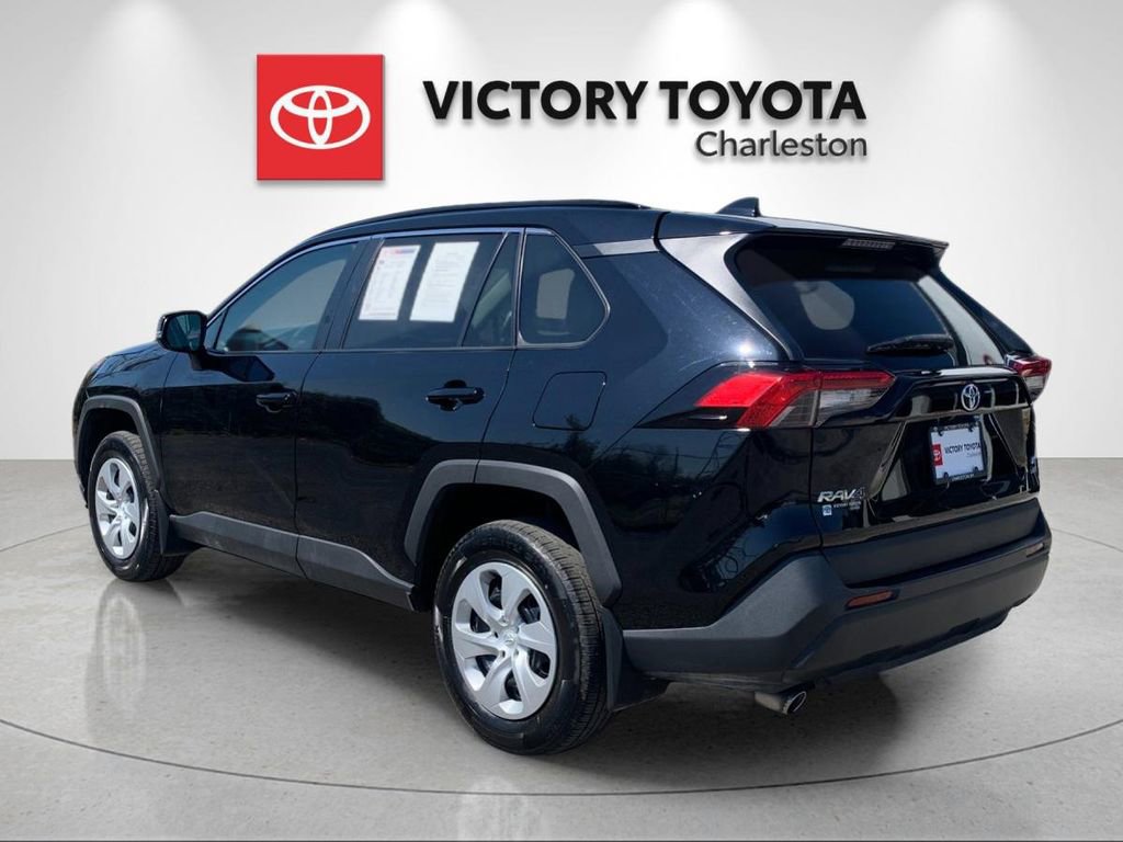 Used 2021 Toyota RAV4 LE image 3
