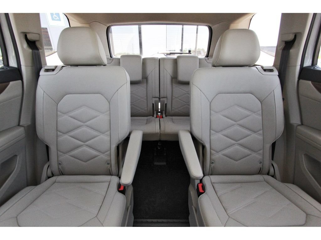 Used 2025 Volkswagen Atlas SE FWD image 14