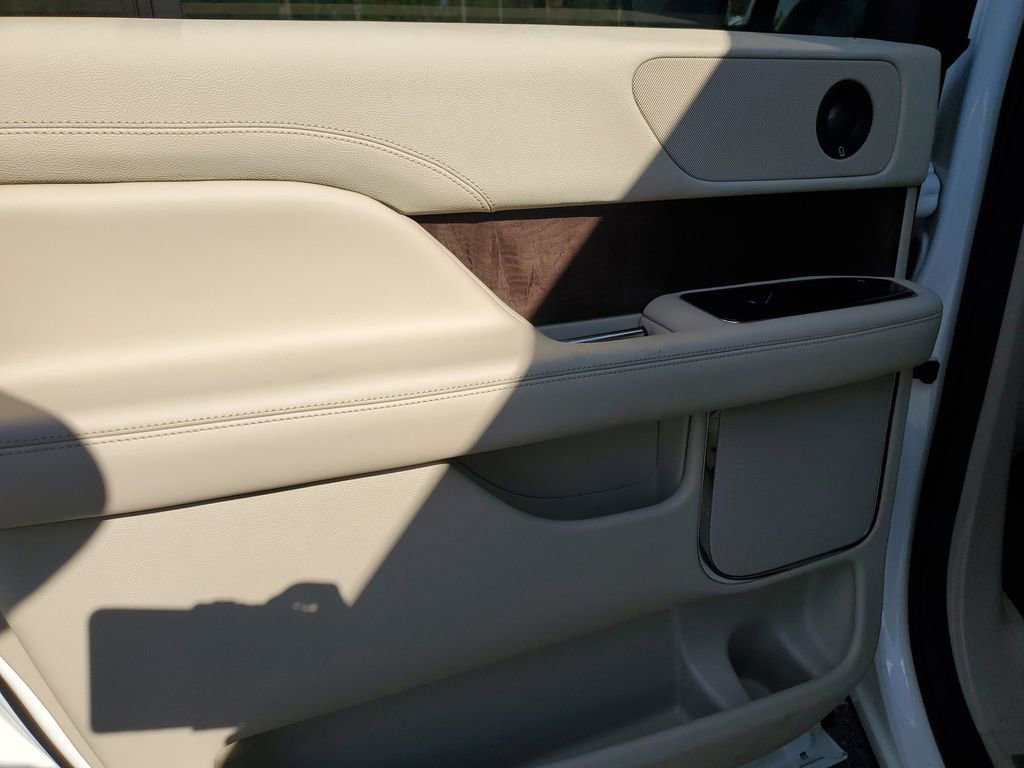 Used 2020 Lincoln Navigator L Reserve image 9