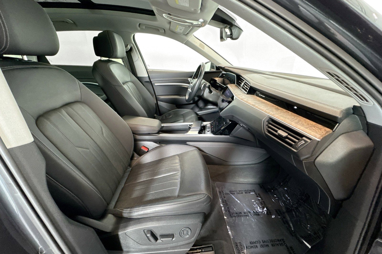 Used 2019 Audi e-tron Premium Plus w/ Cold Weather Package image 27