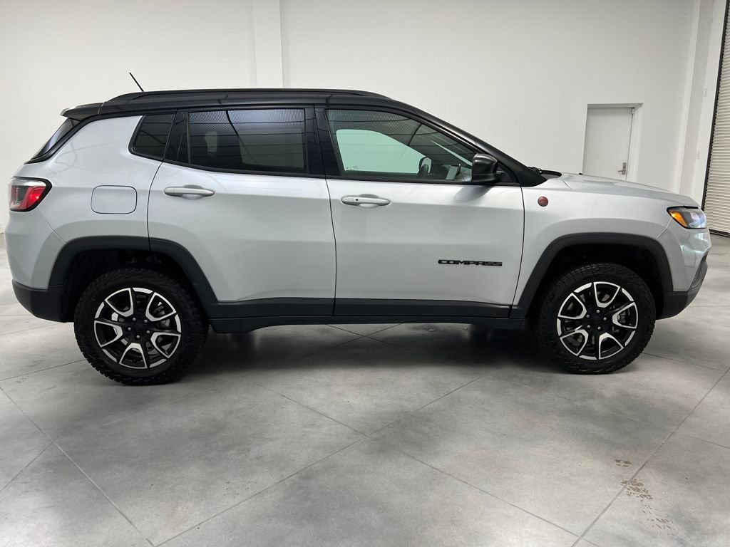 Used 2024 Jeep Compass Trailhawk AWD/4WD image 8