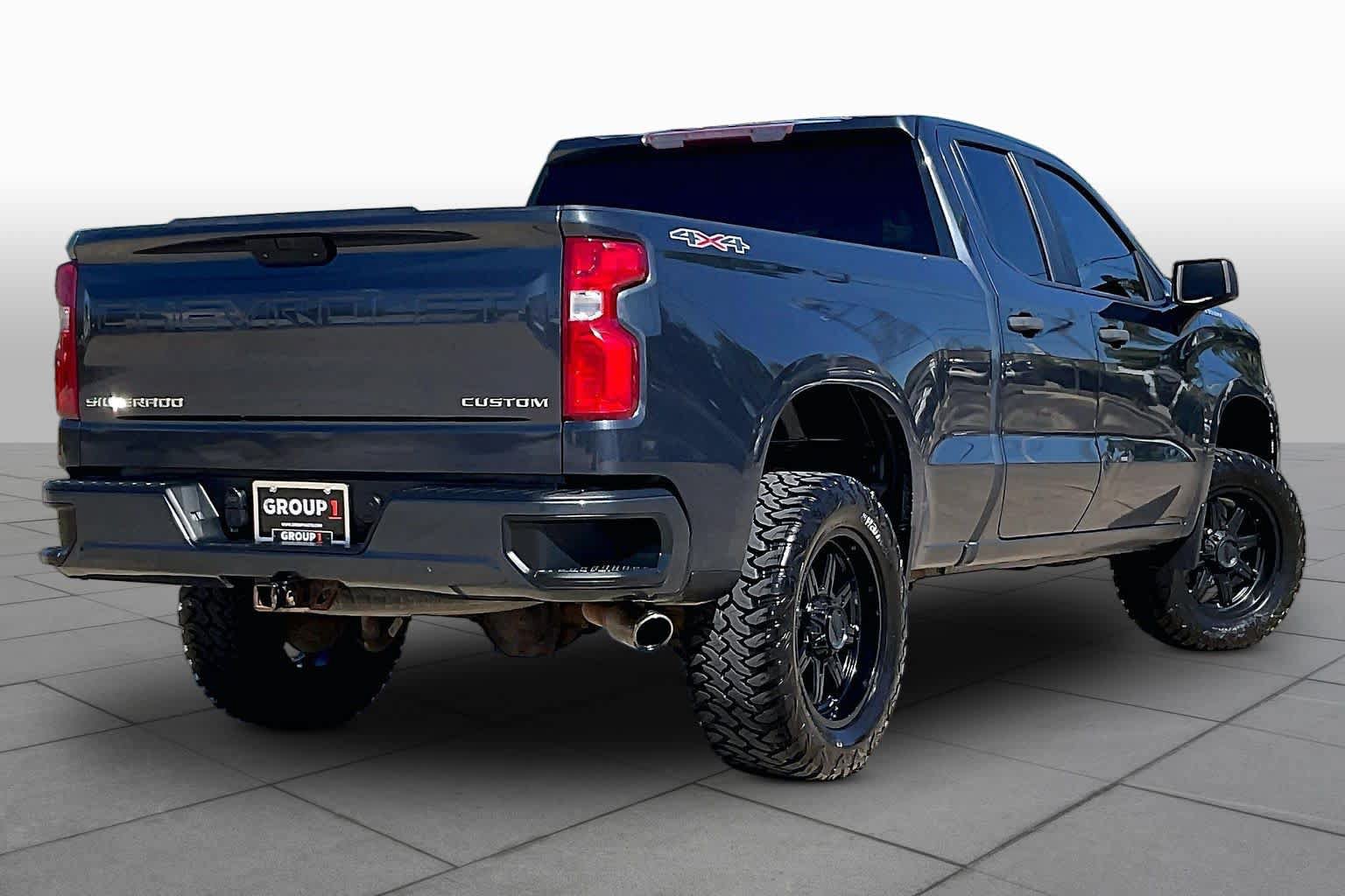 Used 2020 Chevrolet Silverado 1500 Custom w/ Custom Value Package AWD/4WD image 12