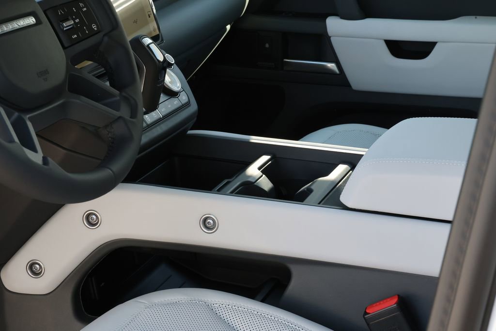 New 2026 Land Rover Defender 110 X-Dynamic SE AWD/4WD image 15