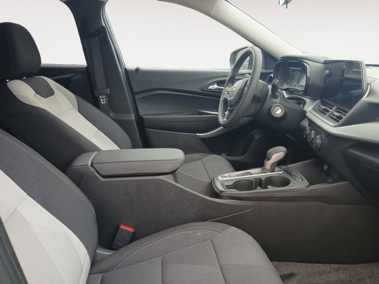 Used 2024 Chevrolet Trax LS w/ Driver Confidence Package FWD image 15