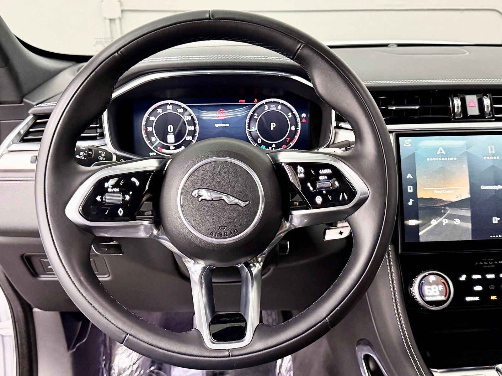 Used 2024 Jaguar F-PACE R-Dynamic S image 27