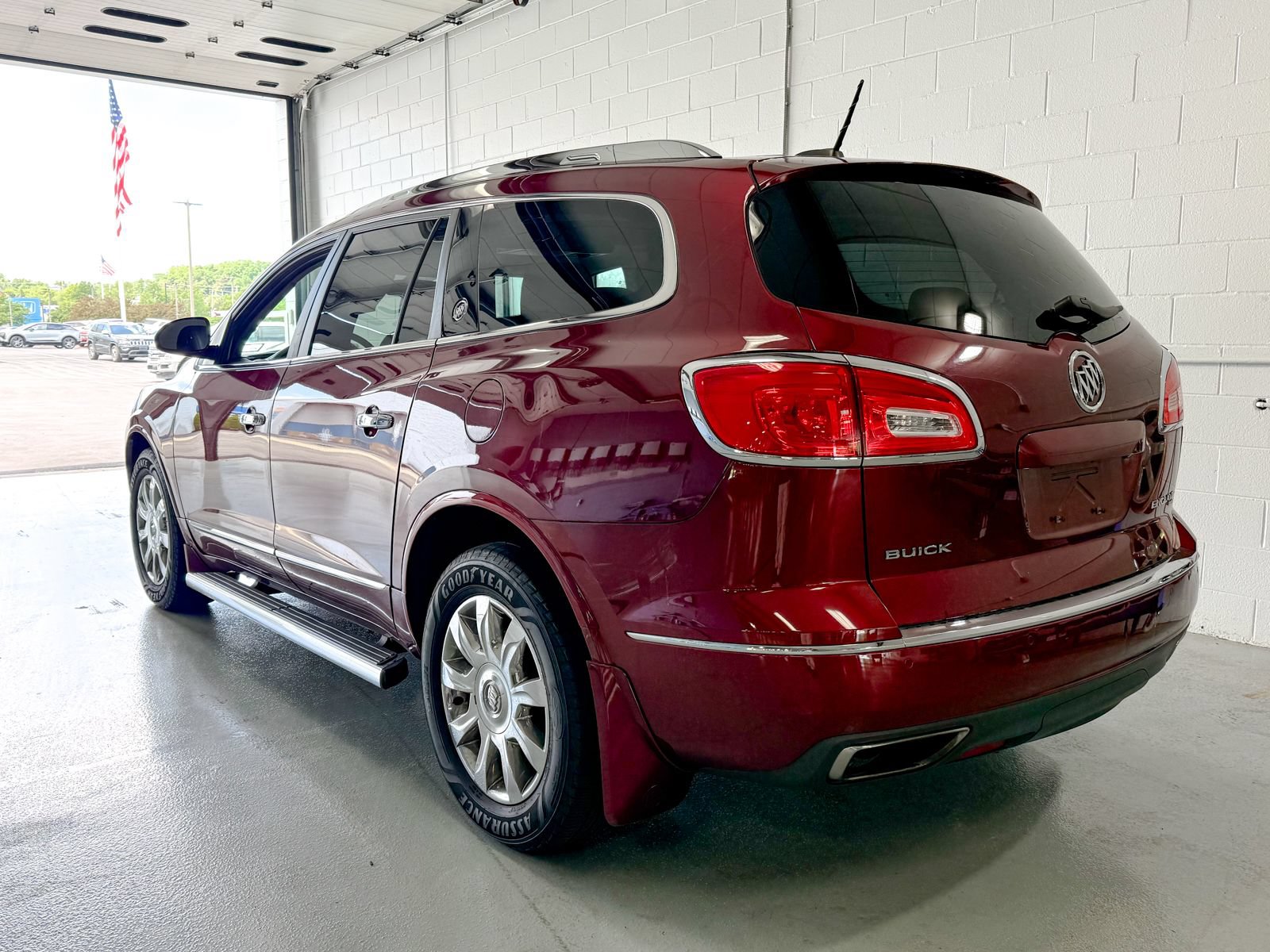 Used 2017 Buick Enclave Leather AWD/4WD image 4