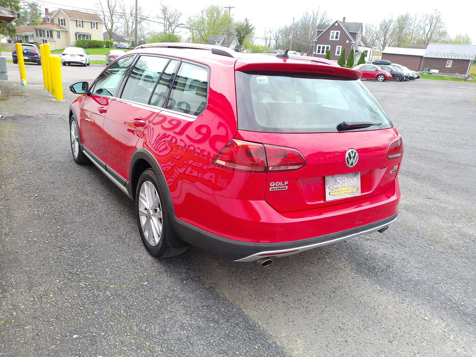 Used 2017 Volkswagen Golf Alltrack SE AWD/4WD image 9