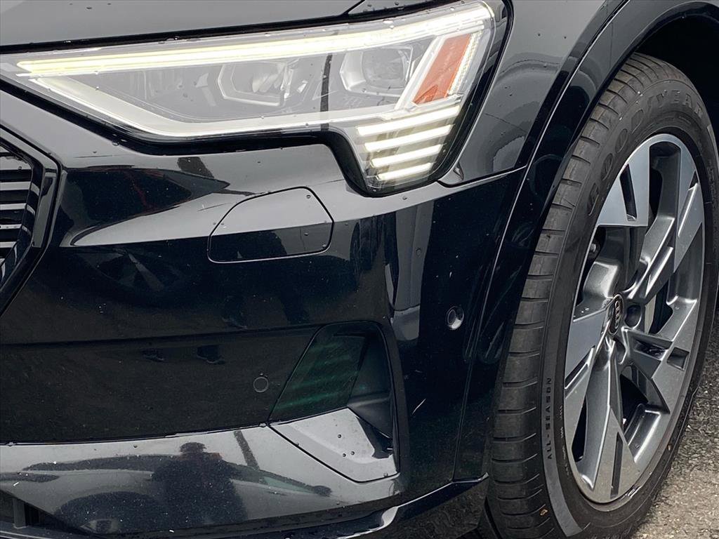 Used 2023 Audi e-tron Premium w/ Convenience Plus Package image 3