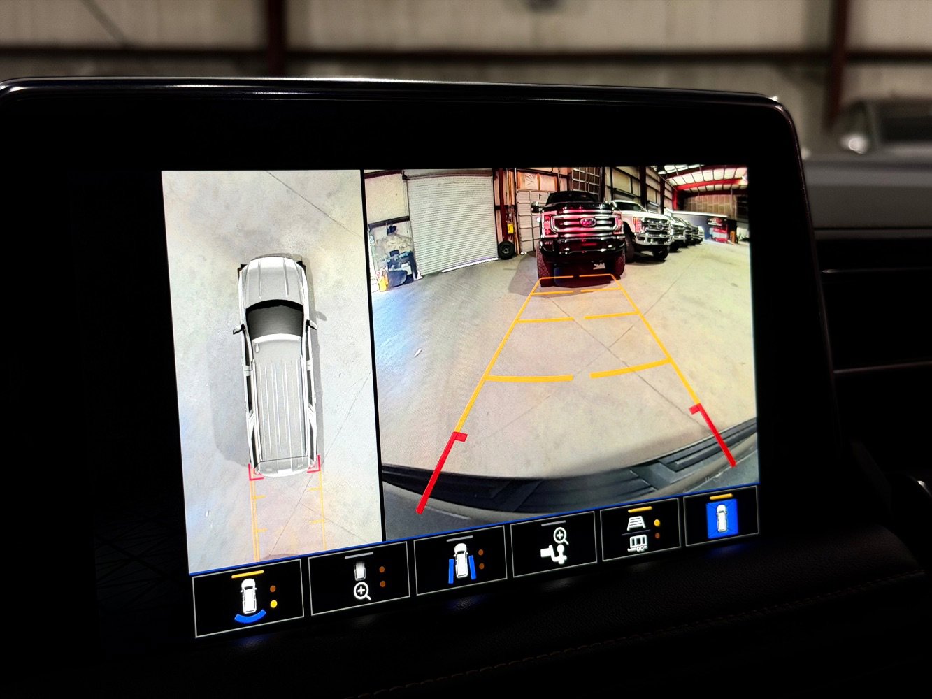 Used 2023 GMC Yukon XL AT4 w/ AT4 Premium Package AWD/4WD image 37