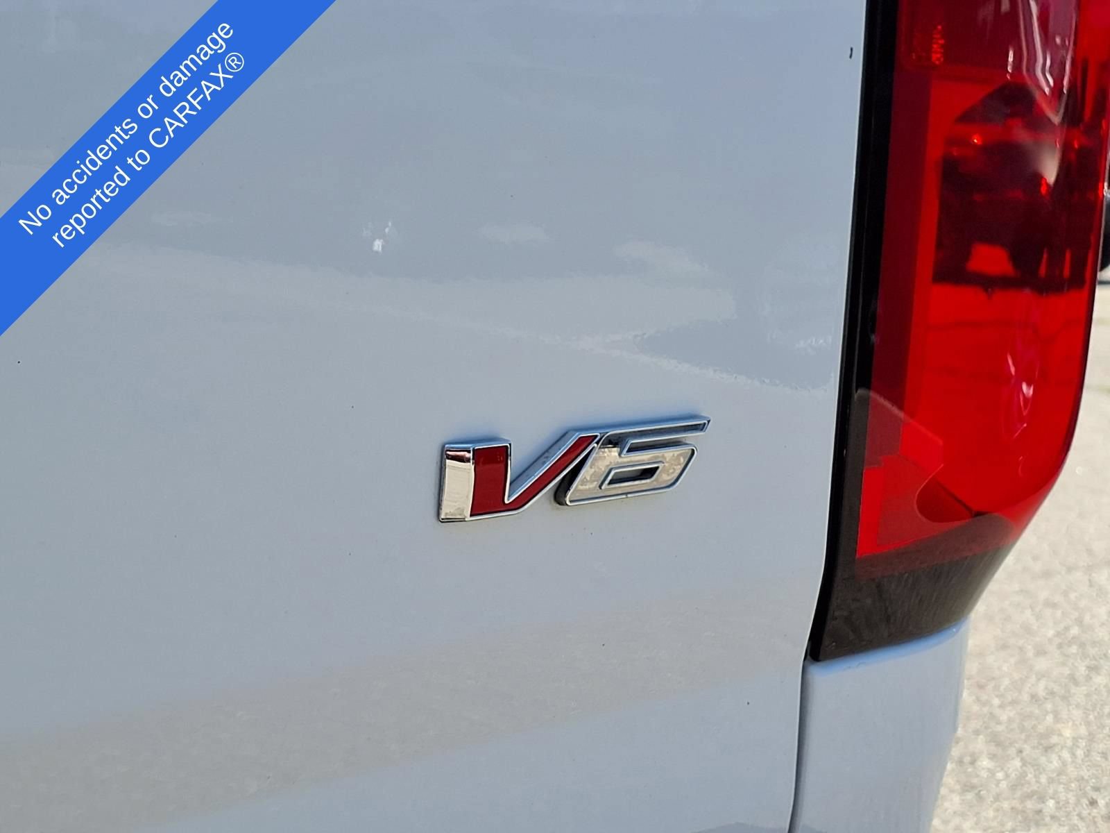 Used 2021 Chevrolet Colorado LT w/ Redline Special Edition AWD/4WD image 11