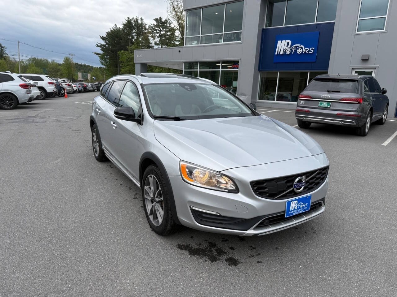 Used 2018 Volvo V60 T5 Cross Country w/ Convenience Package AWD/4WD image 4