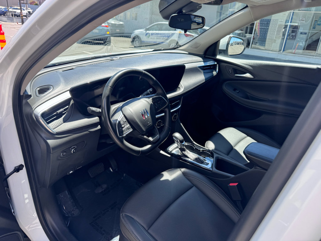 Used 2024 Buick Encore GX Sport Touring FWD image 8