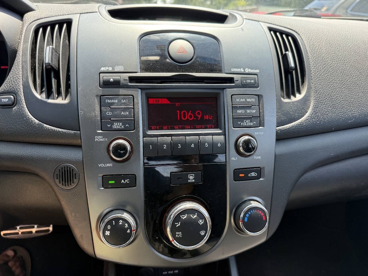 Used 2010 Kia Forte SX FWD image 21