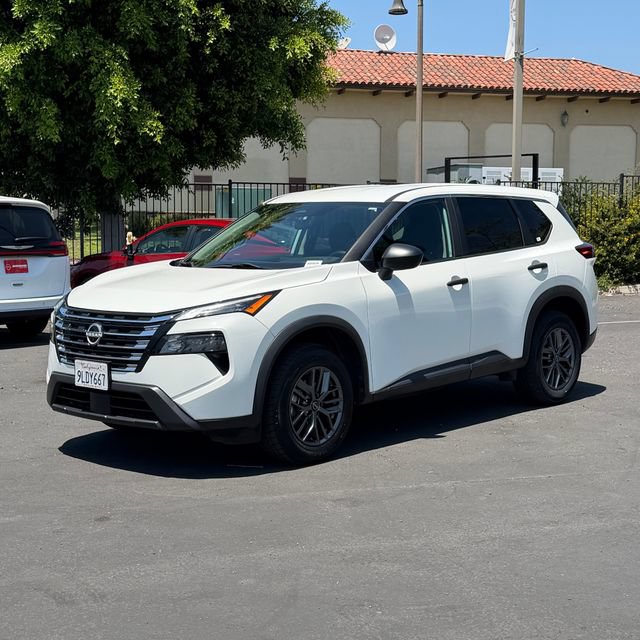 Used 2024 Nissan Rogue S FWD image 3