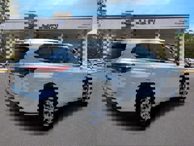 Used 2023 Toyota Highlander L image 6