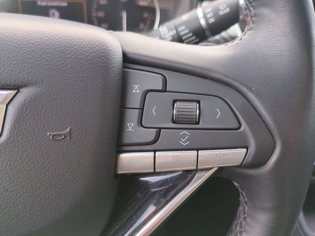Used 2025 Cadillac XT6 Premium Luxury FWD image 32