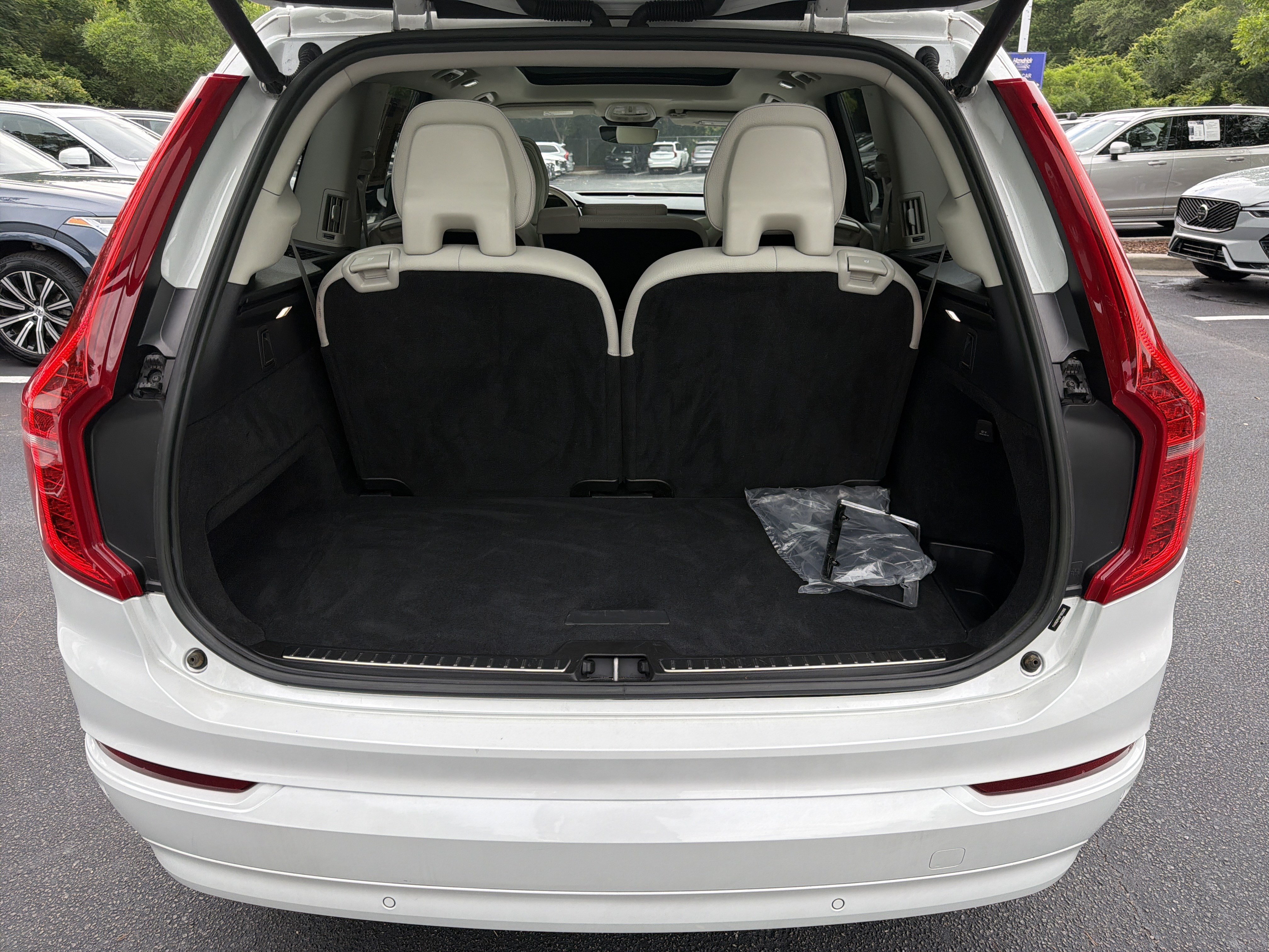 Certified 2023 Volvo XC90 B6 Core AWD/4WD image 34