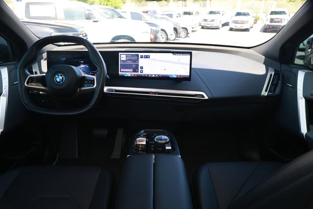 Used 2025 BMW iX xDrive50 AWD/4WD image 25