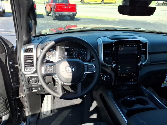 New 2026 RAM 1500 4x4 Crew Cab image 12