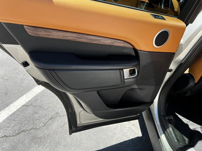 Used 2017 Land Rover Discovery HSE Luxury AWD/4WD image 24