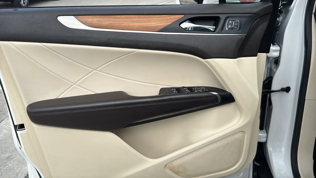 Used 2015 Lincoln MKC FWD w/ Equipment Group 102A Reserve image 20