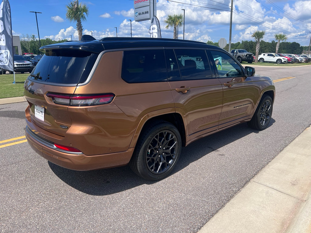 New 2026 Jeep Grand Cherokee L Summit w/ Obsidian Package AWD/4WD image 3