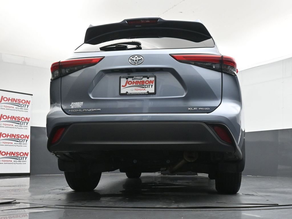 Used 2021 Toyota Highlander XLE AWD/4WD image 40