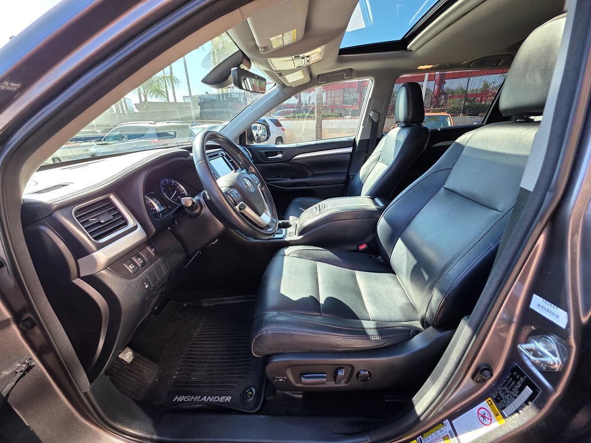 Used 2018 Toyota Highlander XLE FWD image 23