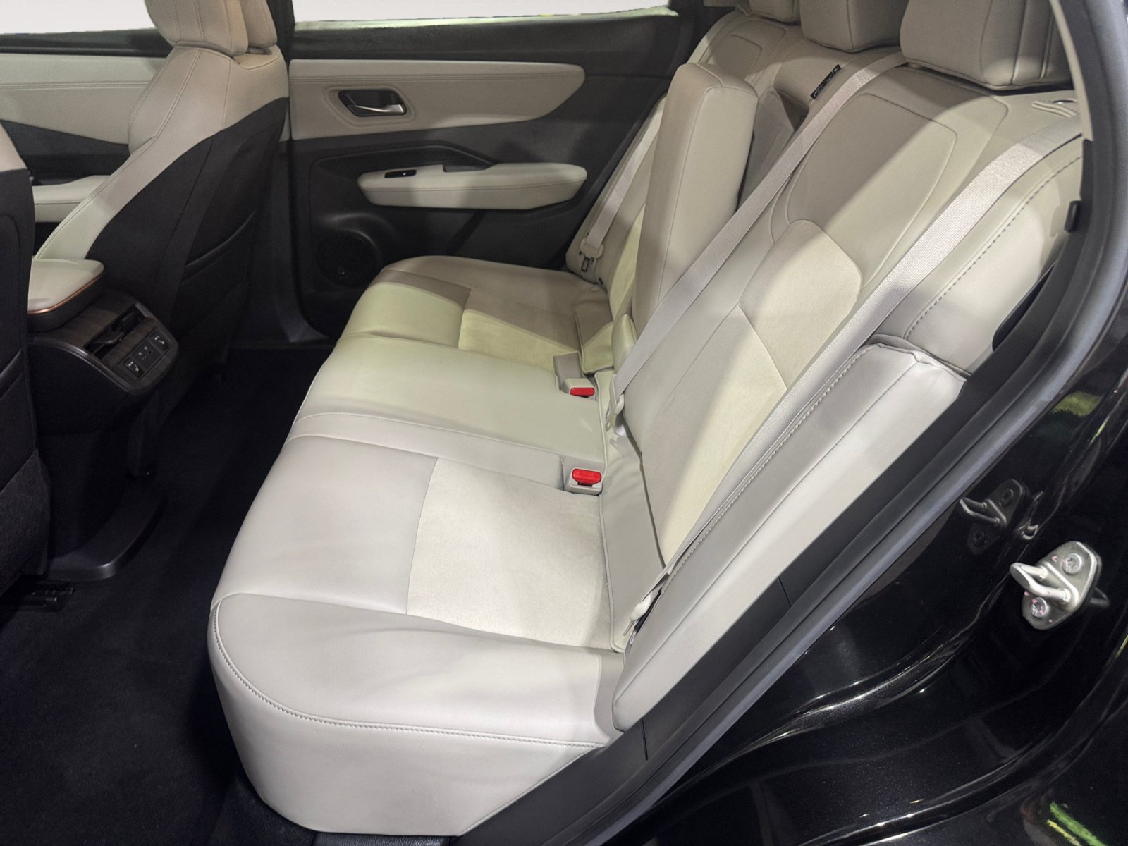 Used 2023 Nissan Ariya FWD image 14