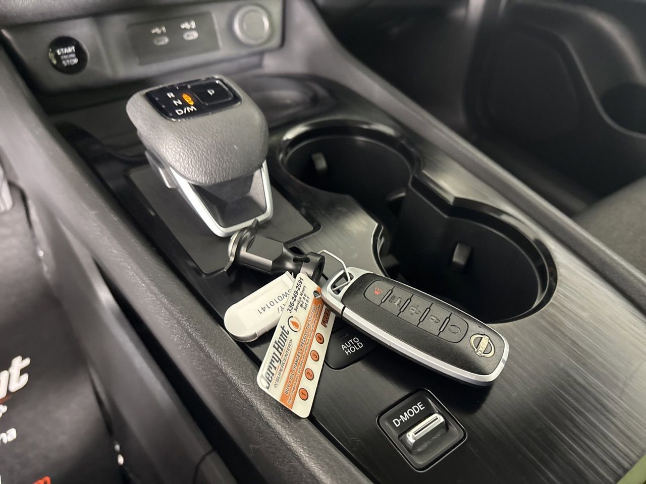 Used 2025 Nissan Rogue SV image 17